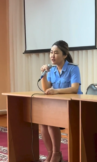 Әртүрлі жалаңаш кеуделердің фотосуреттері