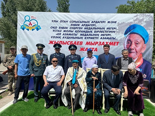 Жеңіс күніне орай ардагерге құрмет көрсетілді
