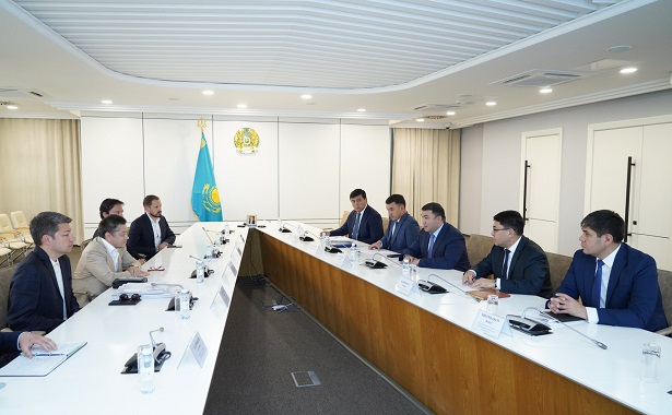 инвесторлармен жаңа жобаларды