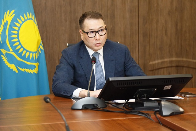 Министр Арман Шаққалиев