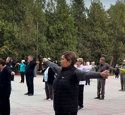 Мұнда келушілерге жүгіру жолақтары мен жаттығу жасау алаңшалары жасалған.
