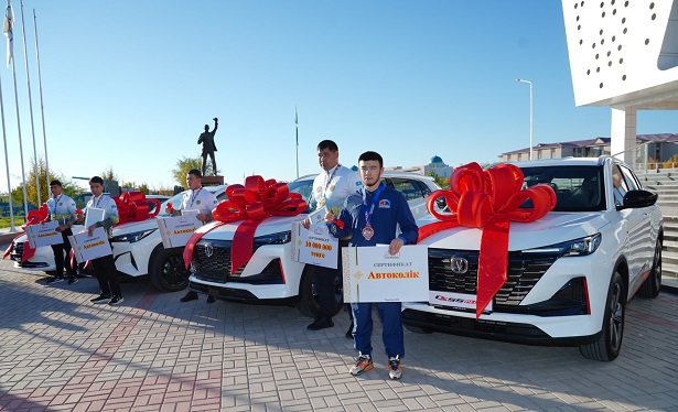әлем чемпиондарына  4 автокөлік