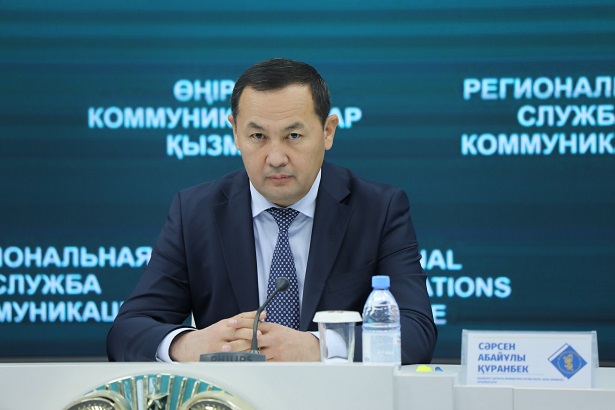 Шымкентте жүк көлігінен нефтешлам