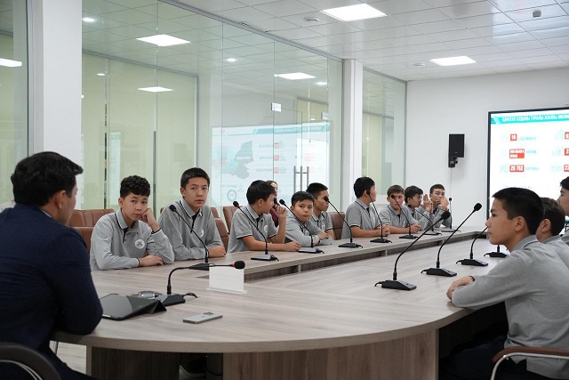 Жасөспірімдермен мазмұнды кездесу