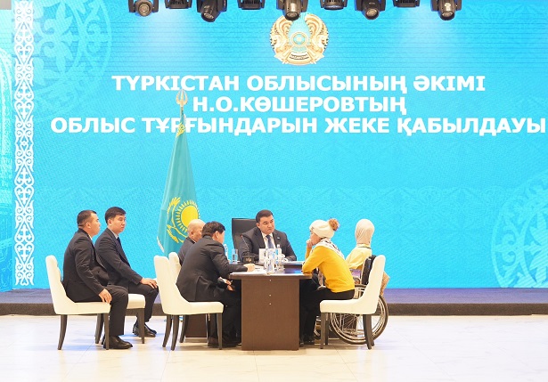 100-ге жуық тұрғын