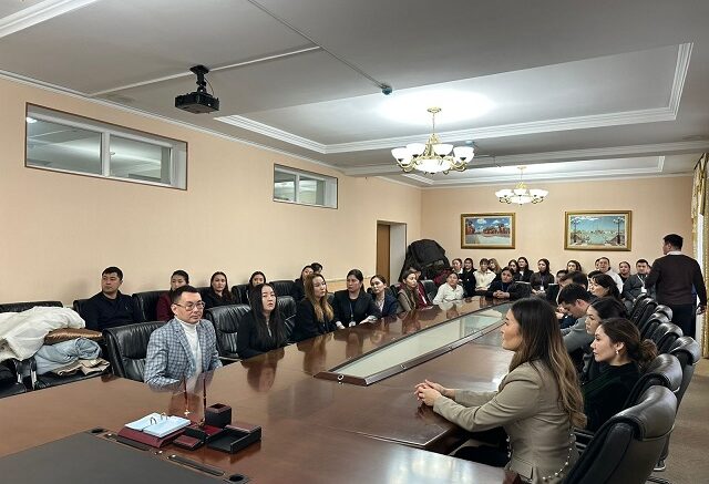 «Парасат» колледжінің ұжымы